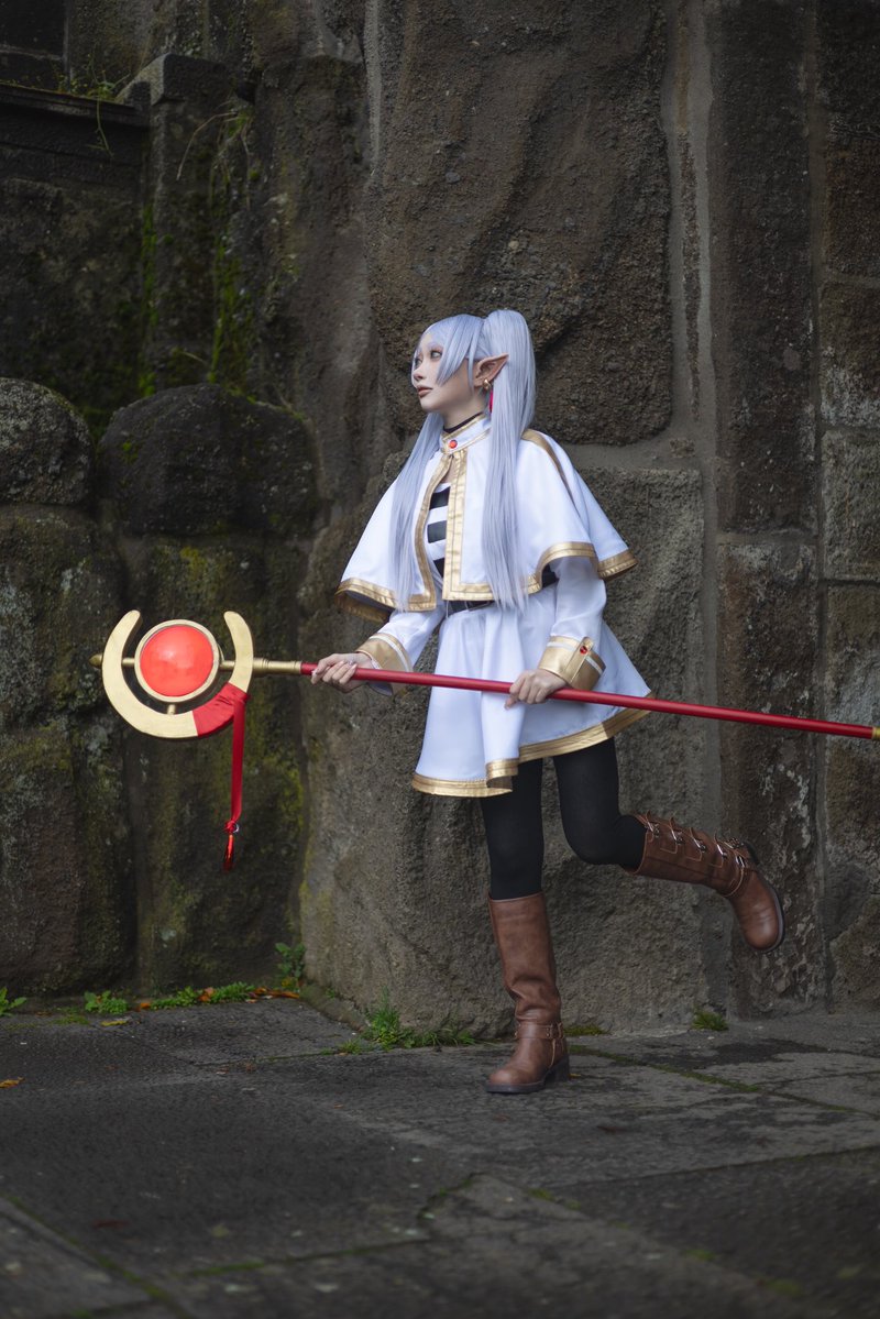 カモミールちゃんのフリーレンのコスプレ‼️ 杖や衣装、特徴的な