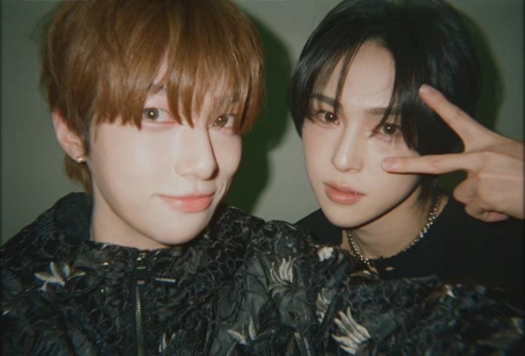 DD6PICTURES's tweet photo. DAILY:DIRECTION in 🎞

#DAILYDIRECTION #DD #데일리디렉션 https://t.co/ZWLbJplCpQ
