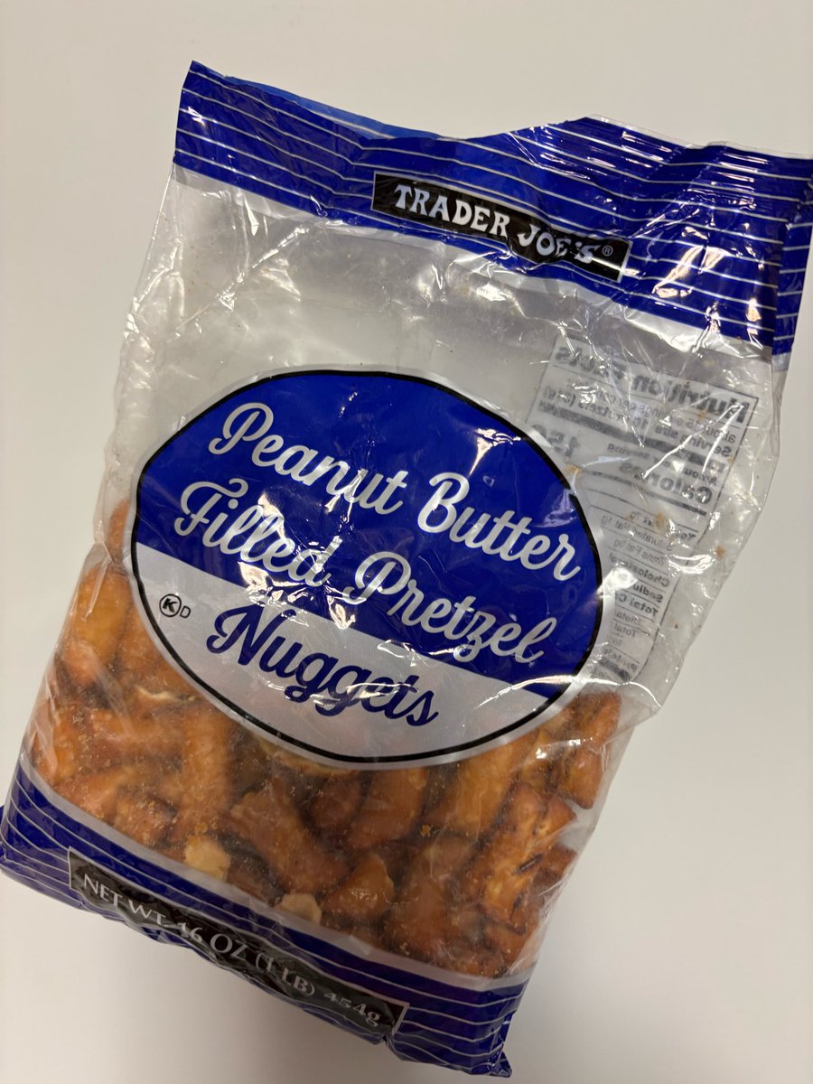 705nt's tweet photo. これも美味しい

ピーナッツバター入り　プレッツェル🥜 https://t.co/wMfLCmyiUQ