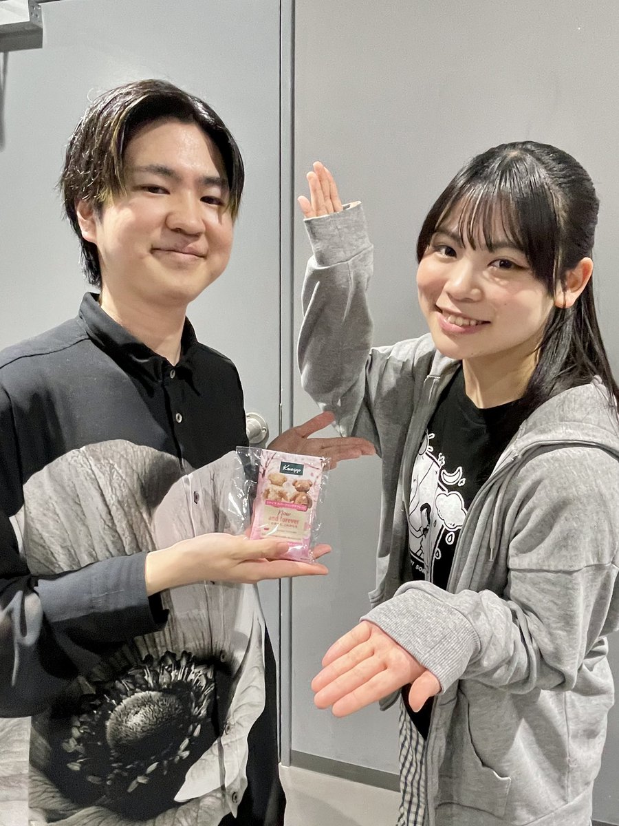 zEwFPbuPxM7Fmte's tweet photo. オノマトペイント〜ソラノアカリ〜

配信公演はまだ続いています🎥
キャストの細かい表情や動きも詳細に映し出され、舞台とはまた違う映像ならではのオノマトペイントの世界をぜひ😊
🎫⬇️
https://t.co/74UETOIUMm

5/20まで何度でもご覧いただけます！

＃オノマトペイント https://t.co/2LwrMcKDi5