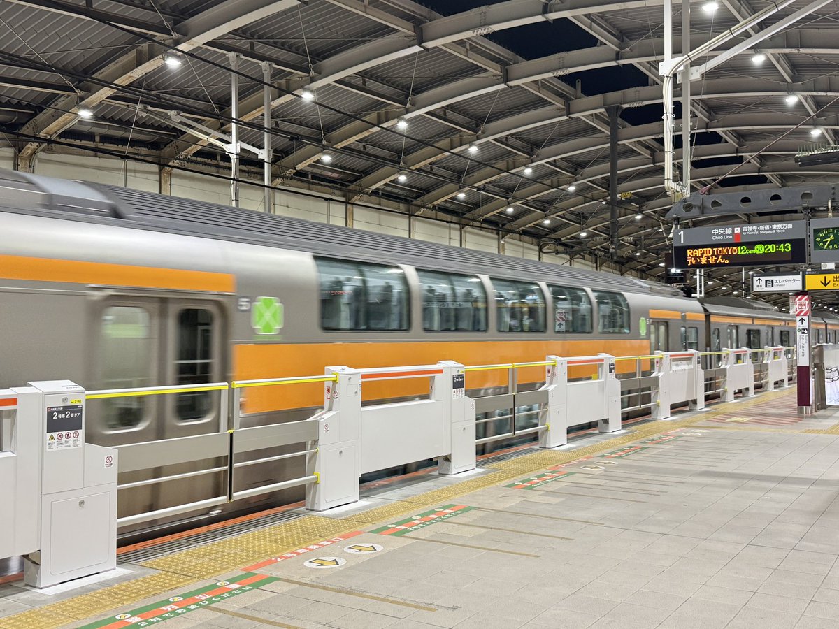 kamaboko_FD's tweet photo. ⬛︎ ホームドア音量の話 その３

何段階存在するかは不明ですが、荻窪駅や稲城長沼駅などの音量が標準で、
矢川駅など、家が目の前にある駅は小さな音量との見方もあります。

しかし武蔵境駅は目の前に家がある訳でもなく、最小クラスの音量となっている理由は不明です。

←武蔵境駅 / 矢川駅→ https://t.co/sX0Np8fggM