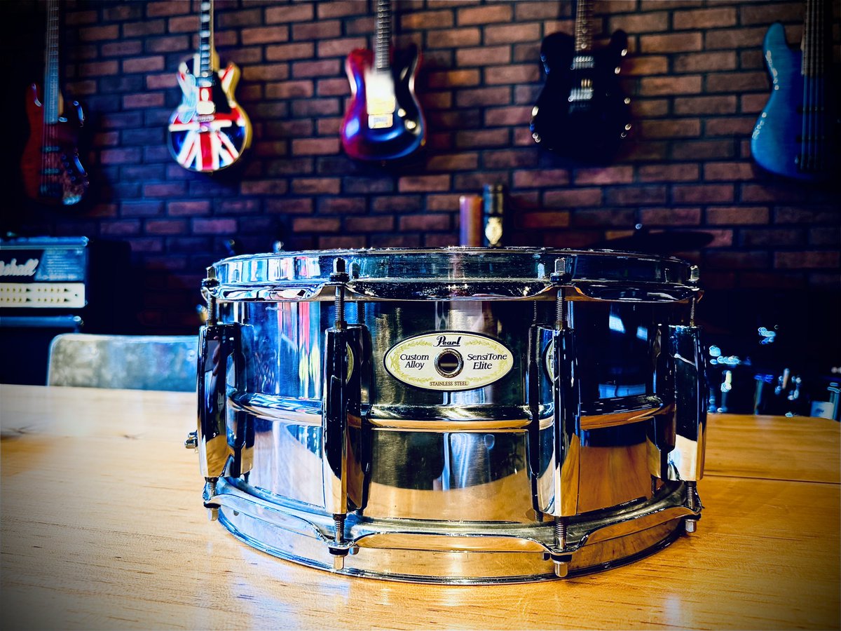 toshikunorz's tweet photo. 本日レコーディングっした🔥
高校生の時に、はじめて購入したPearlのスネアを使いました。
これぞ初期衝動の音ってやつですかね!
それでですね、
スネア、この10代の女の子ドラマーに譲ることにしました!
@GBB_AYAKA (あやか)
全楽曲松隈ケンタ、サウンドプロデュースのガールズグループ
Girls be bad(ガールズビーバッド)
初のバンド体制ワンマンライブの場所は
バンドマンの聖地、下北沢SHELTER。
ぶちかましてこい👍🔥
#3枚目アイナも注目😳
