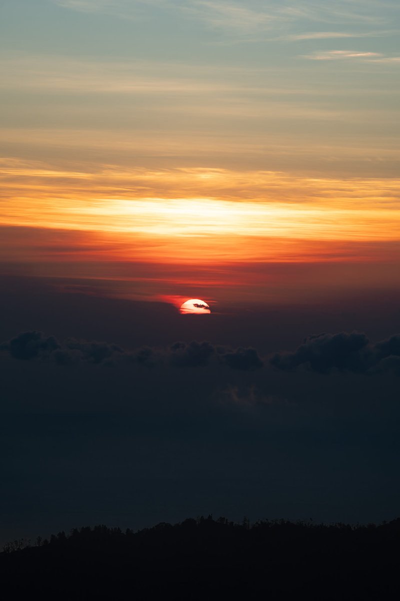 DamienCreatz's tweet photo. Assister au lever du soleil depuis le mont Batur : ✅
#MountBatur #sunrise #BaliIndonesia #NatureIsAmazing https://t.co/deleciE6TH
