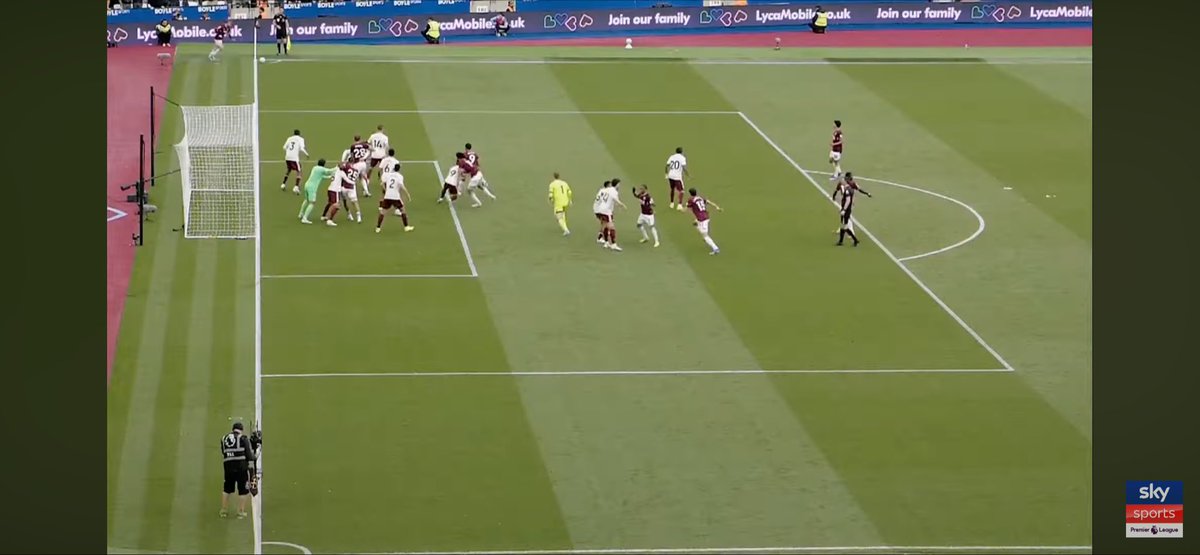 4fourfucking2's tweet photo. @spudderbrown606 @Aki_C07 @Carra23 Tobido is being grabbed here before Raya contact. Would you agree? Two arms around him https://t.co/E7OcH5bJeU