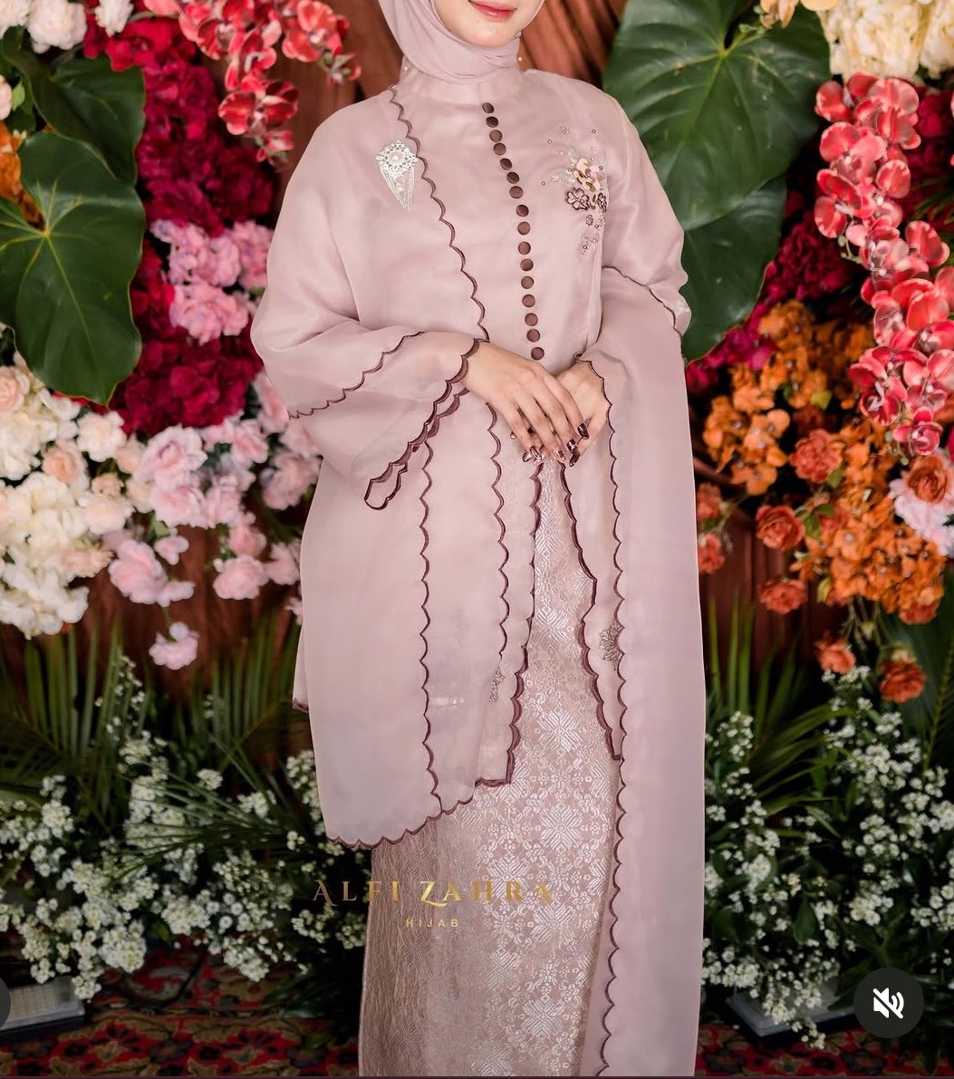 ruparipi_'s tweet photo. Untuk calon pengantin… tunik untuk tunangan cantik buat hari spesialmu 👰🏻‍♀️🤍 https://t.co/wD02TvwluO