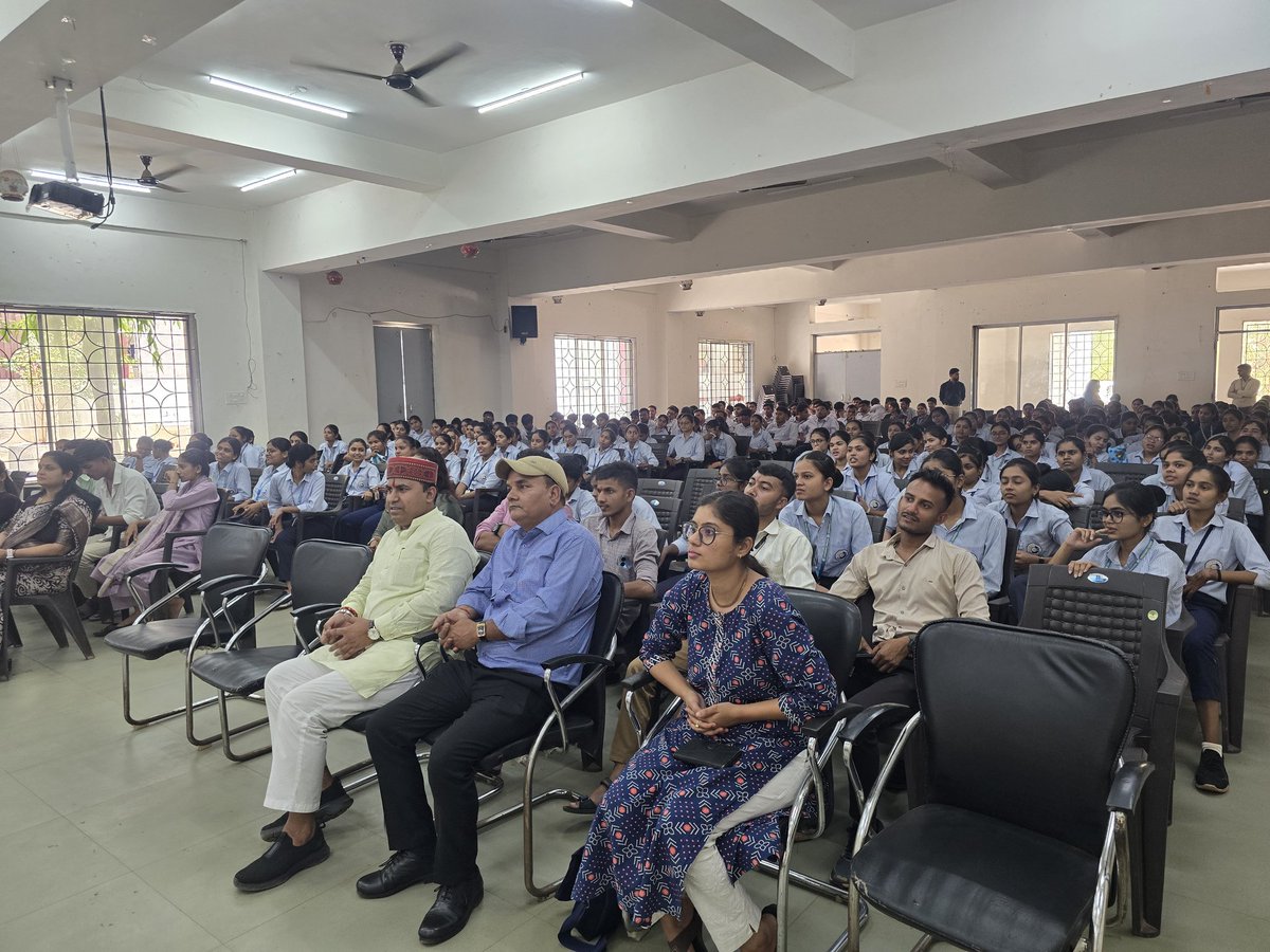 abvpcg's tweet photo. अभाविप छत्तीसगढ़ प्रांत के तिल्दा जिले (रायपुर ग्रामीण) की अभनपुर इकाई द्वारा छात्र संवाद का कार्यक्रम “परिसर चलो अभियान” एवं “विकसित भारत” विषय पर आयोजित किया गया। कार्यक्रम में प्रमुख रूप से अभाविप के राष्ट्रीय सह संगठन मंत्री श्री एस. बालकृष्ण जी  की गरिमामयी उपस्थिति रही। https://t.co/K1E0QdwW7j