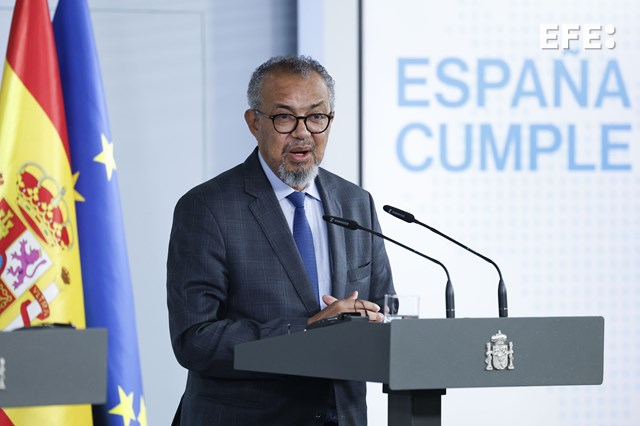 EFEnoticias's tweet photo. El director general de la OMS eleva a once el número de casos positivos por hantavirus y añade que todos los casos sospechosos y confirmados han sido aislados y se están gestionando bajo una supervisión médica "estricta". 

https://t.co/bTPsxJflRP https://t.co/TBvCcDzyRa