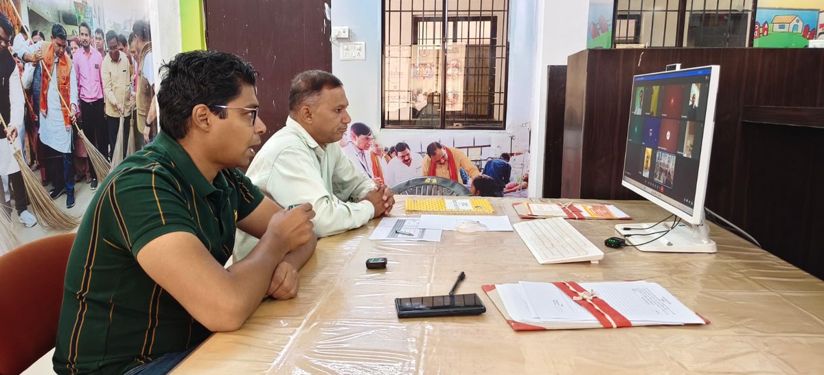 SamparkBB's tweet photo. संपर्क केंद्र से संवाद कार्यक्रम के तहत आयुष विभाग के अधिकारी द्वारा 10 ग्राम पंचायतो से संवाद किया गया एवं विभागीय योजनाओं की जानकारी प्रदान की गई।
#balodabazar 
#SamparkSeSamvad https://t.co/tC0LY34PyI