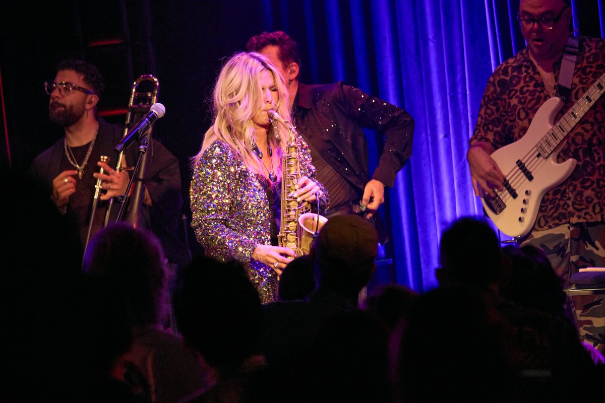BlueNoteTokyo's tweet photo. 【LIVE REPORT】 
初日ライヴレポートを公開📢ˊ˗

CANDY DULFER
"FUNKALICIOUS TOUR" IN JAPAN
5.10 sun., 5.11 mon., 5.12 tue., 5.13 wed., 5.14 thu.
“ファンキー・サックス・クイーン”、キャンディ・ダルファーのパワフルでハッピーなステージは5月14日(木)まで開催。その後は16日(日)の高崎芸術劇場公演へと続きます。最後までお楽しみください♪

▼Live Report & Photo Gallery
https://t.co/4QjJZwP1x4
Text：Kazunori Harada @KazzHarada
Photo：Takuo Sato