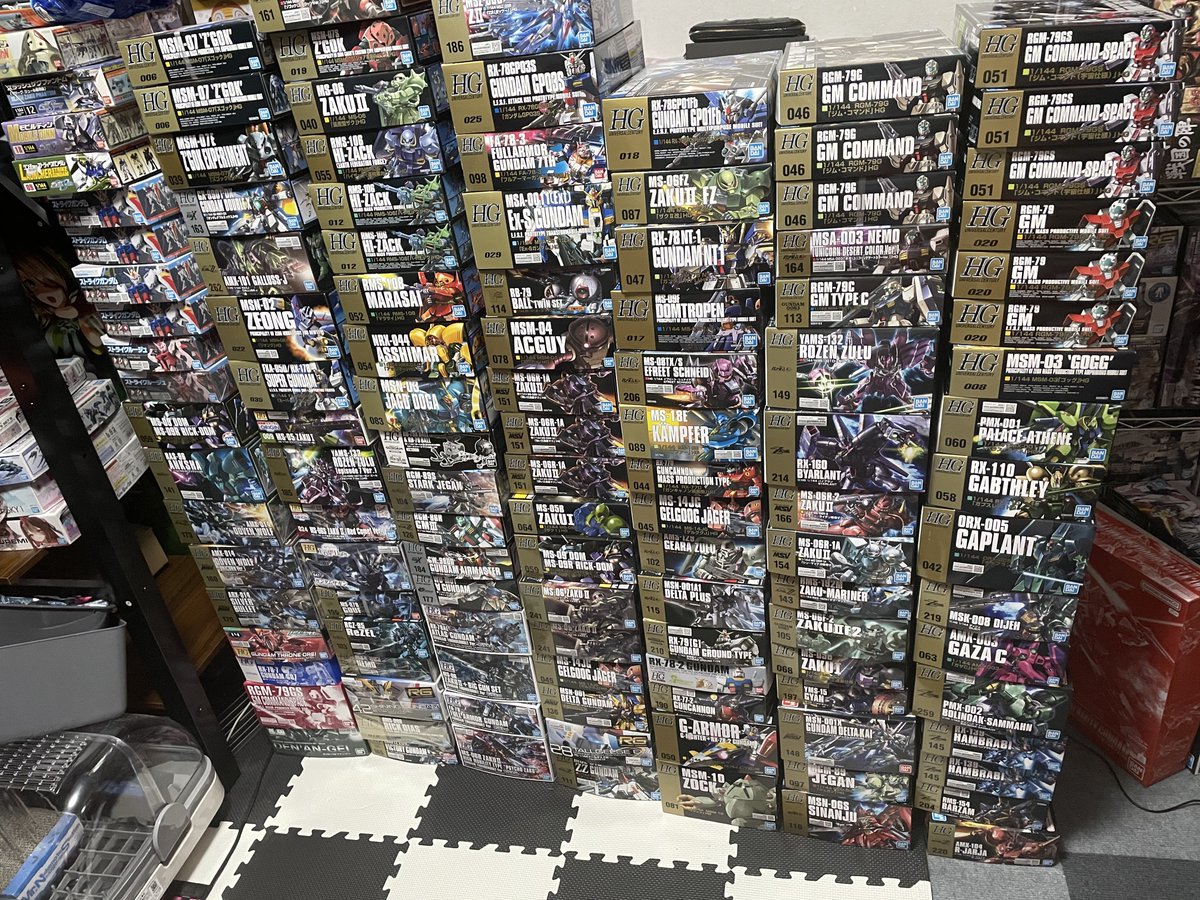 StlYlf's tweet photo. 俗に言ういつでも買えた時は学生で金なくて買えずやっとちゃんとした給料貰え始めたと思ったらコロナやら転売で好きな時に買えなくなったモデラーの末路がコレ。 https://t.co/2DqGsctub4