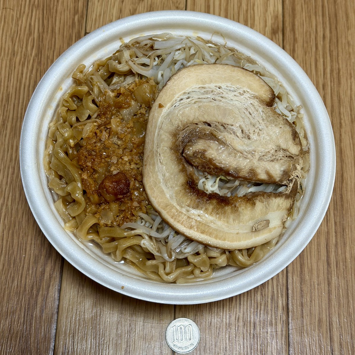 총중량 1.1kg 1480kcal 편의점 역사상 최대볼륨 지로라멘 먹어보겠습니다(되는대로 먹고 남으면 저녁에 마저 먹을 예정)