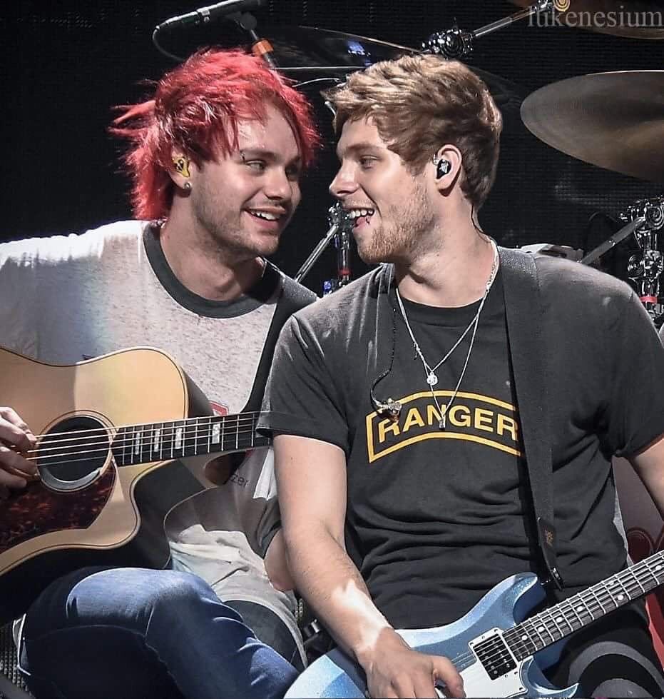 Saki ✮ SAW 5SOS tweet media
