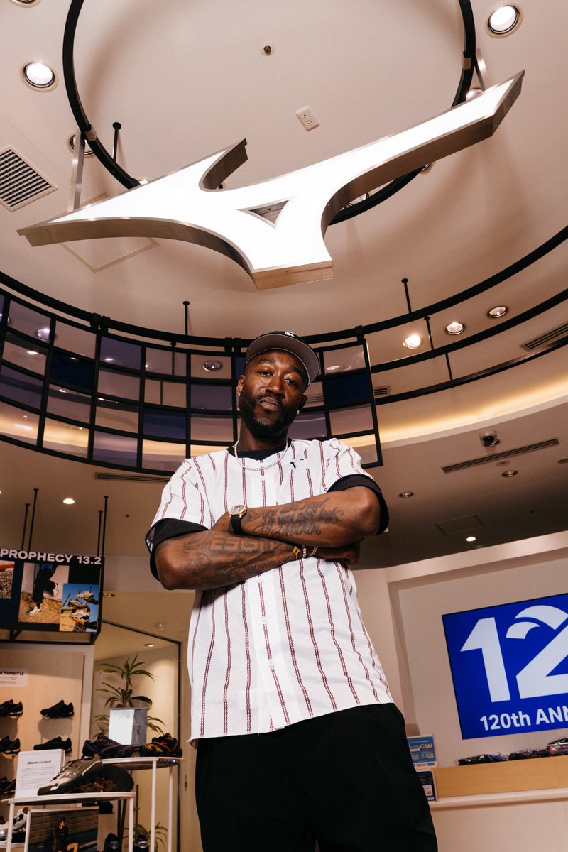ComplexSneakers's tweet photo. Grammy-nominated “Alfredo” rapper Freddie Gibbs made history by becoming the first non-sport global brand ambassador for Mizuno Sportstyle 🇯🇵🗾

What impact do you think Freddie Gibbs’ new ambassadorship with Mizuno Sportstyle could have?

📷: mizunosportstyle (IG) https://t.co/bylJbVtjpy