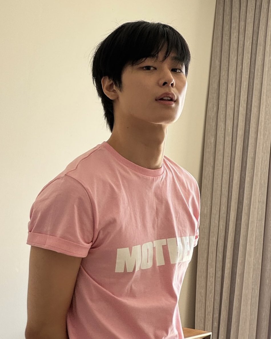 nocontextjuyeon's tweet photo. https://t.co/LkmOek65Ut