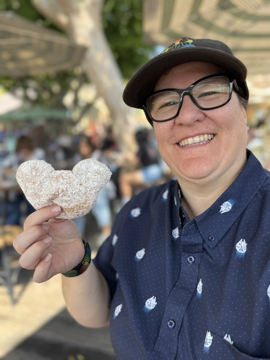 HilaryDF's tweet photo. Today I turned 40. Had a party on Saturday, Disneyland today. https://t.co/IIpdGJtmAD