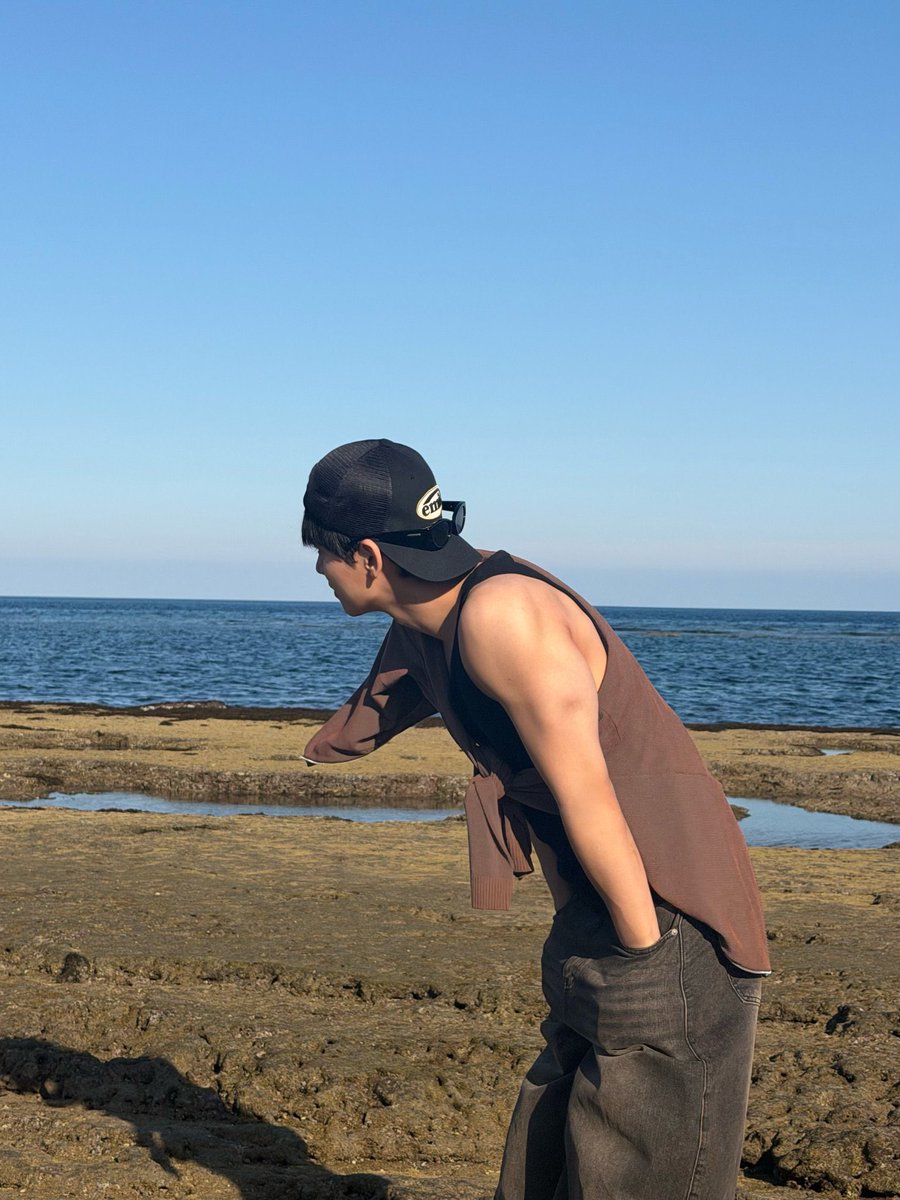 hyukitcat's tweet photo. 핀터깔 boy 뭐햐아 ootd 예쁘네…. 양혁 미감 이렇게 좋았다고? https://t.co/VB38swopHy