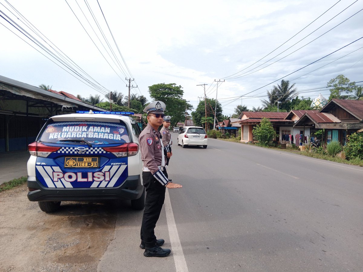 zebratapin's tweet photo. Patroli Arus Lalu Lintas

Satlantas Polres Tapin Melaksanakan Kegiatan Patroli Arus Lalu Lintas di Sepanjang JL. Ahmad Yani Kab. Tapin Guna Menciptakan Situasi Kamseltibcarlantas. https://t.co/UBdgMYpH6e