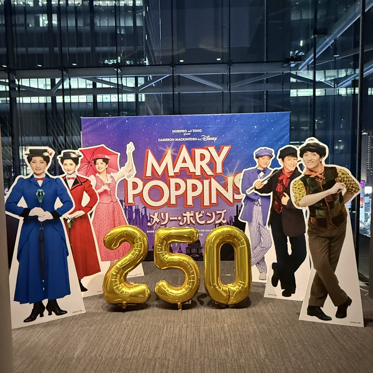 54Chizu's tweet photo. 久々の観劇ポスト〜2026.5.6ソワレ〜
GWどこかへ〜って事からメリー・ポピンズを観に行く事に。
初のメリポピでしたが、キャストが濱めぐさんと上川さん、日本公演250回、アフトクもあって大満足でした😊
フライングあり、いろんな仕掛けがあり、メリポピは夢があっていいな〜😊
素敵な舞台でした😊 https://t.co/pXSCa6ilAC