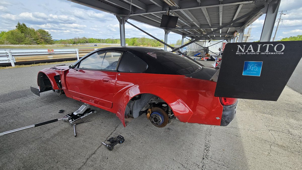 タカタサーキットに到着して走行準備しました。 今回から、車のセット