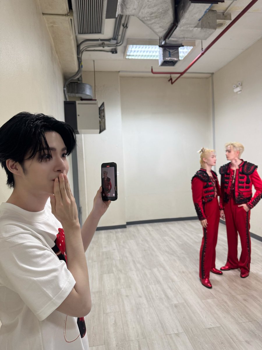 fortunately, it’s LUAT era 🪷✨ tweet media