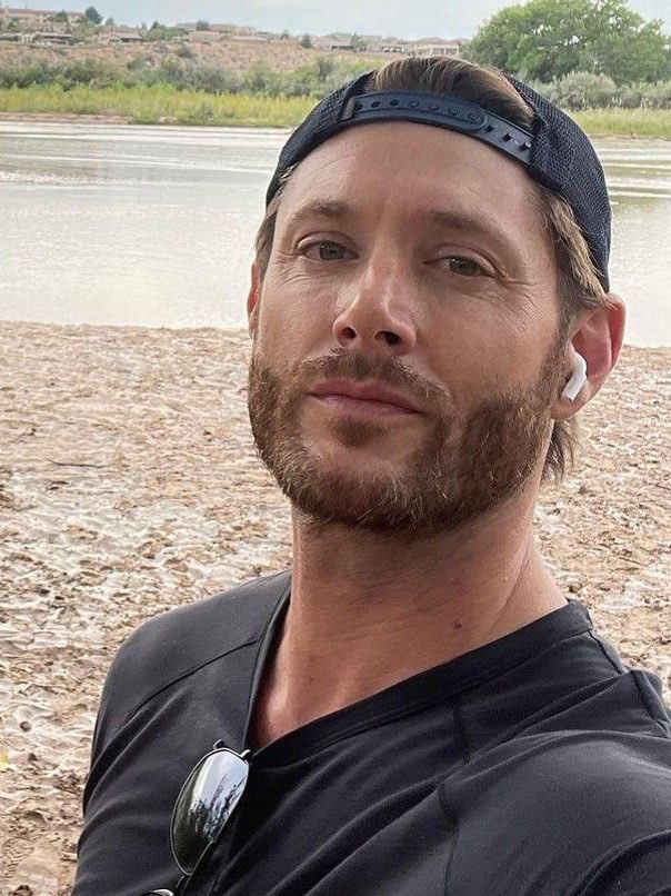 dean winchester tweet media