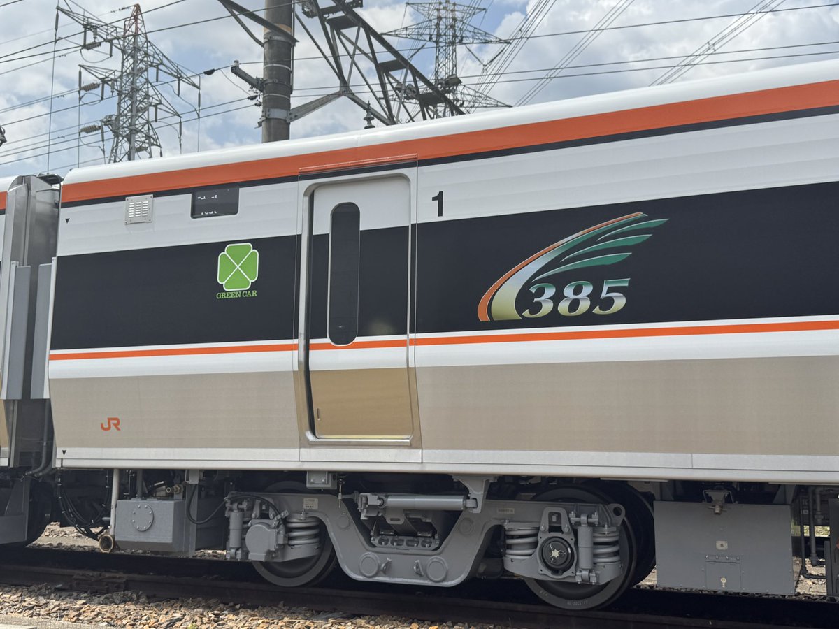 RailLabJp's tweet photo. 本日は #JR東海 #385系 の報道公開に来ています！

新たに導入された #次世代振子制御 の新型車両🚃
詳細はのちほど！

JR東海385系電車
https://t.co/Maqwh7Kn6g https://t.co/Nkr7zxq7T1