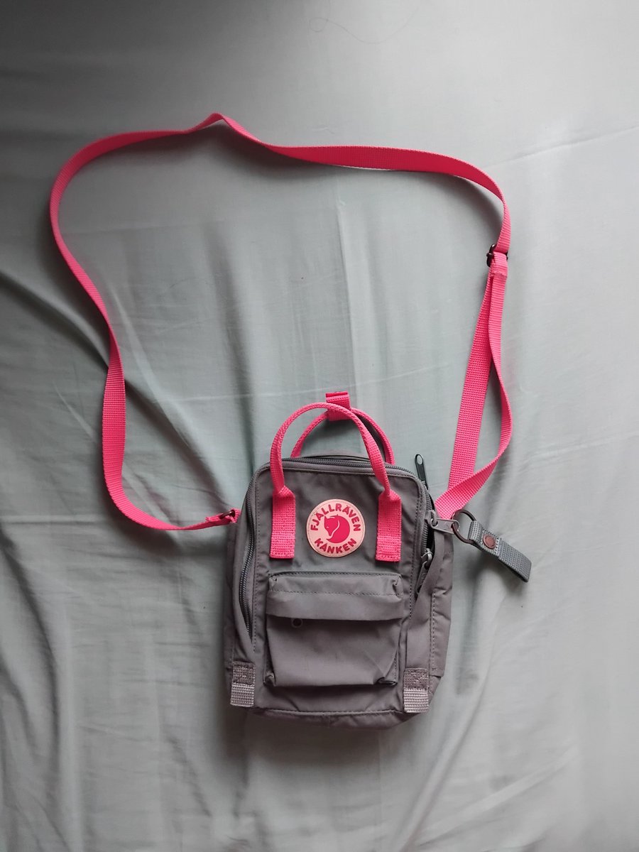maddyoun's tweet photo. hiiiii! aku sedang preloved barang pribadiku nih dengan kondisi super bagus dan 100% original. silakan dicek atau DM untuk harga dan detailsnya yaaa 🫶🏼 #preloved #prelovedtas #kanken #coach https://t.co/m2iHQLqIgE