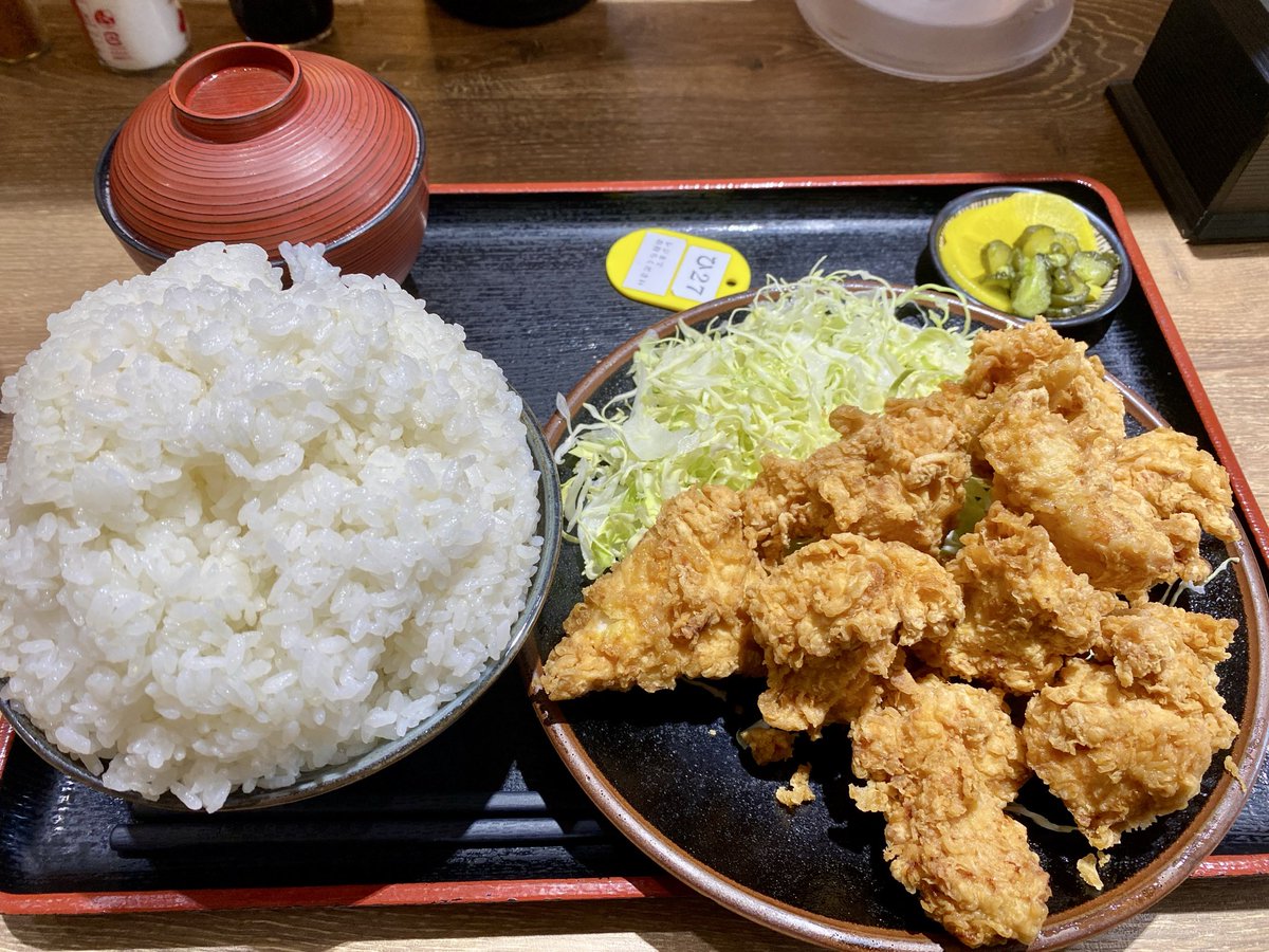 masade381's tweet photo. こんにちは😃今日の昼ご飯は伊勢原にあるマユさんです✨普段はとんかつを食べるのですが、今日は唐揚げにしました😋🍚中盛でかなり量が食べれました😆以前1回だけ大盛りを食べましたが、もう中盛が限界です😅
#外食 https://t.co/ai0GFefD9I