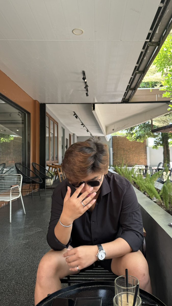 Momons tweet media
