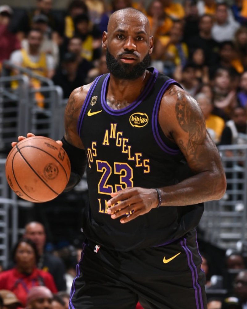 Lakers Lead tweet media