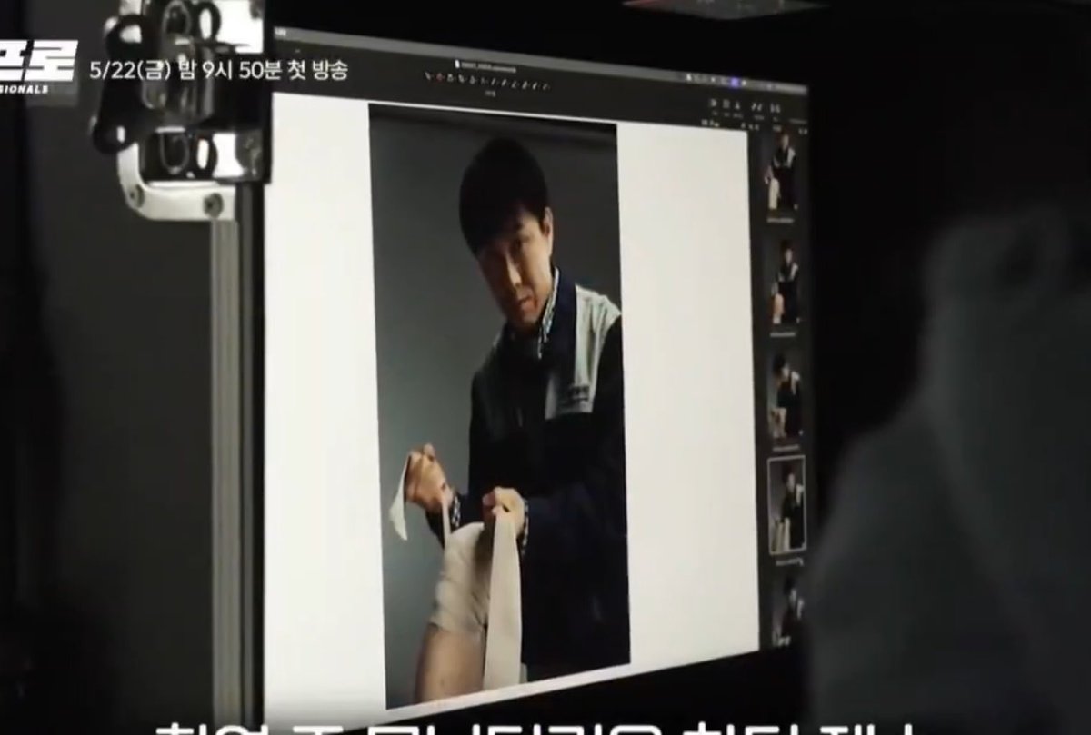 hkeb_'s tweet photo. Wouldn’t it be good if he bite the bandage? Like he’s wrapping his leg and tying it tight with his teeth??? I think it would look better than the final poster. He can make an more aggressive face and the pose can be more dynamic...the final poster is kinda weird https://t.co/sU2PKWLmeb