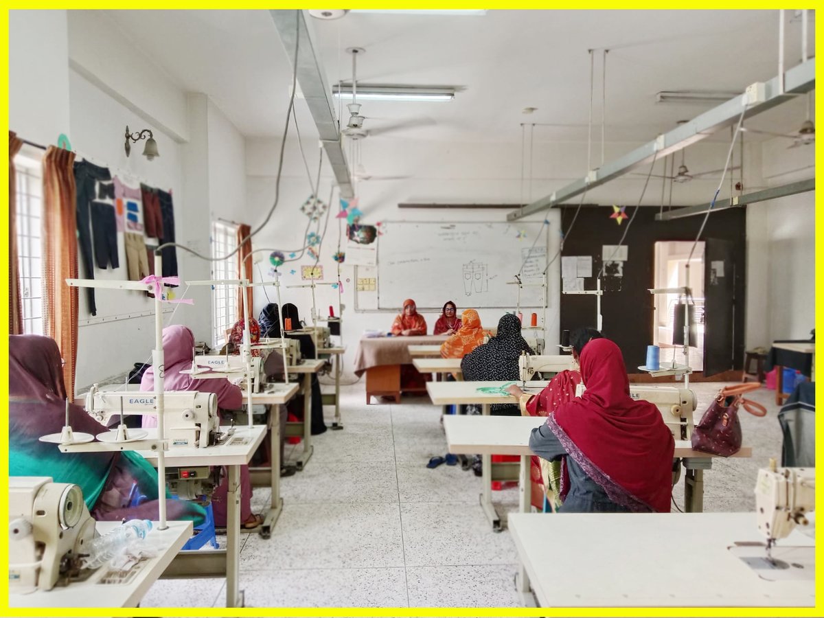Raiserproject's tweet photo. প্রবাসী কল্যাণ সেন্টার, মানিকগঞ্জ এর অধীনে টিটিসি-এর সহায়তায় প্রকল্পের নিবন্ধিত সেবাগ্রহীতাদের জন্য ইলেকট্রিক্যাল এবং টেইলারিংবিষয়ে প্রশিক্ষণ কার্যক্রম চলমান। দক্ষতা উন্নয়নের মাধ্যমে সেবাগ্রহীতাদের আত্মনির্ভরশীল ও কর্মমুখী করে গড়ে তোলাই এ প্রশিক্ষণের মূল উদ্দেশ্য। https://t.co/W8YXaF1reK