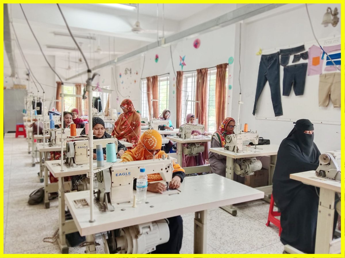Raiserproject's tweet photo. প্রবাসী কল্যাণ সেন্টার, মানিকগঞ্জ এর অধীনে টিটিসি-এর সহায়তায় প্রকল্পের নিবন্ধিত সেবাগ্রহীতাদের জন্য ইলেকট্রিক্যাল এবং টেইলারিংবিষয়ে প্রশিক্ষণ কার্যক্রম চলমান। দক্ষতা উন্নয়নের মাধ্যমে সেবাগ্রহীতাদের আত্মনির্ভরশীল ও কর্মমুখী করে গড়ে তোলাই এ প্রশিক্ষণের মূল উদ্দেশ্য। https://t.co/W8YXaF1reK