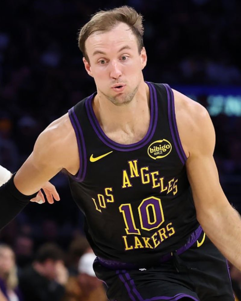 Lakers Lead tweet media