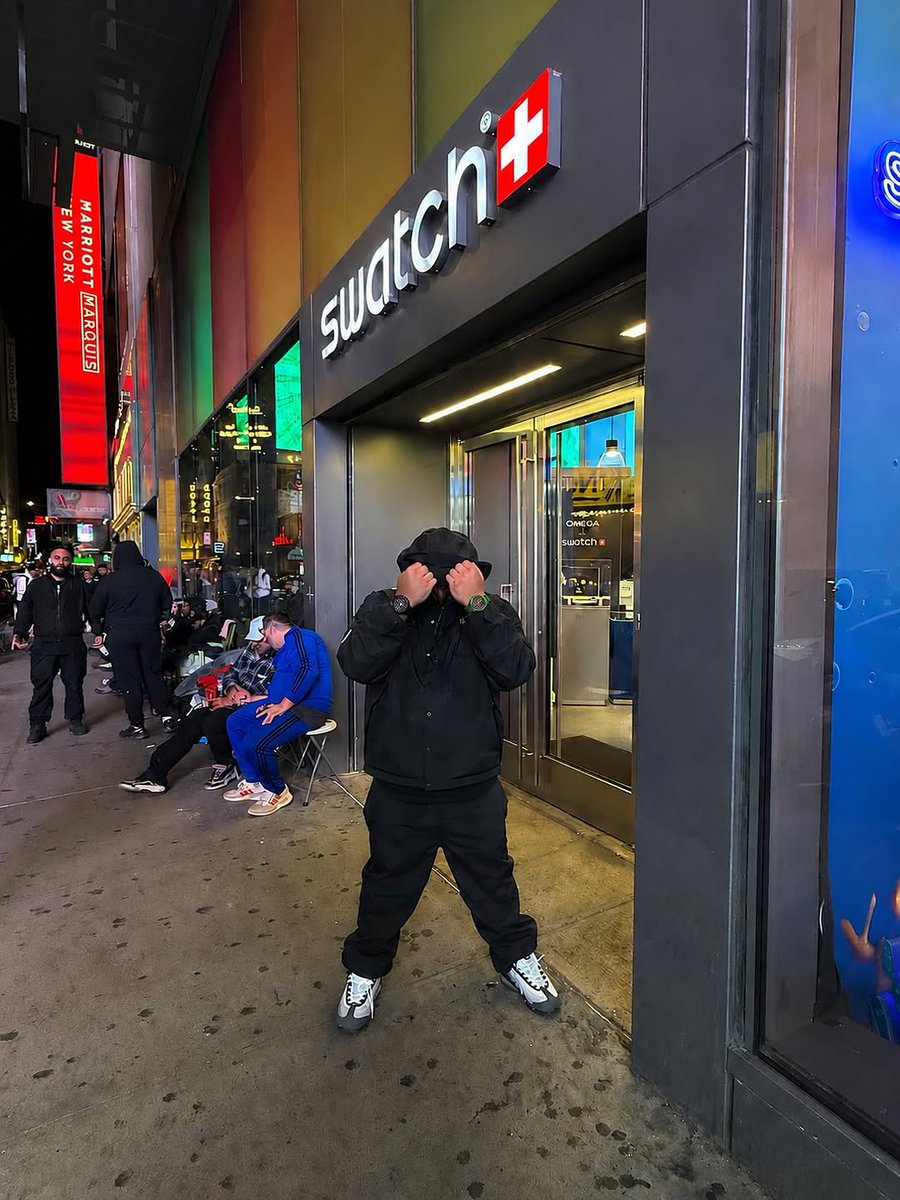 JustFreshKicks tweet media