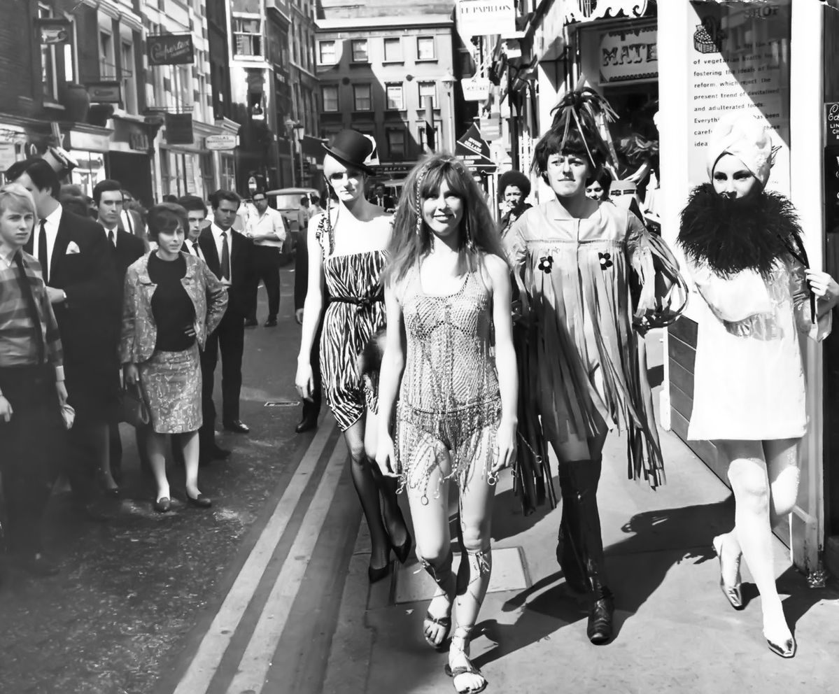 OldSchoolUK's tweet photo. Carnaby Street, London, England - 1966 https://t.co/P6TDnnqNb5