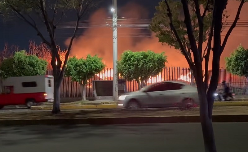 michangoonga's tweet photo. #Morelia Se reporta aparatoso incendio 🔥 de pastizales en estosmomentos en CU en la zona del Estadio Universitario: https://t.co/upLOWw5Twf