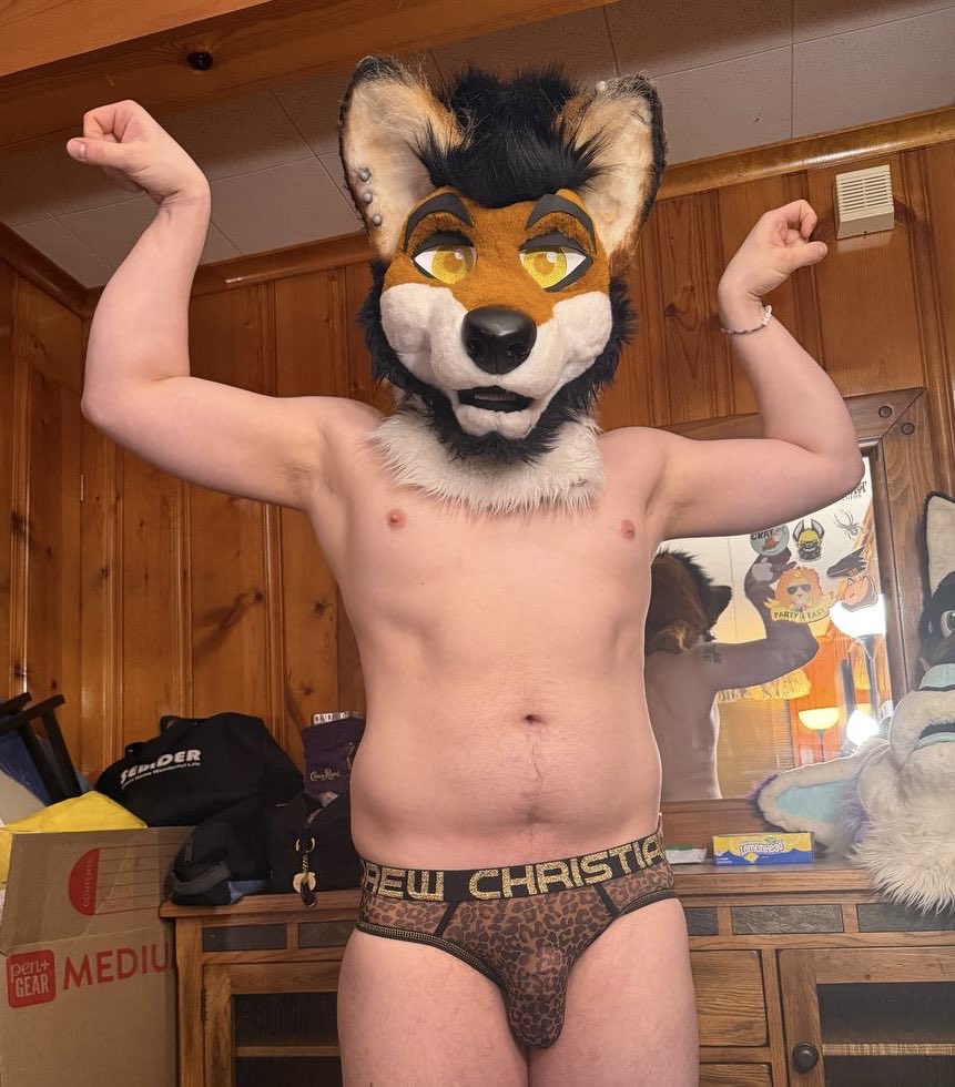 weed dog ass @ Anthrocon tweet media