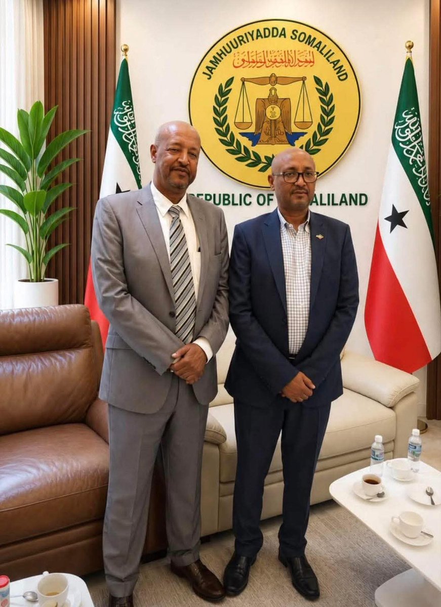 AliQorshe3's tweet photo. The new Mayor and Deputy Mayor of Hargeisa were elected this morning
#Congrats. https://t.co/bCZ2h2fXku
