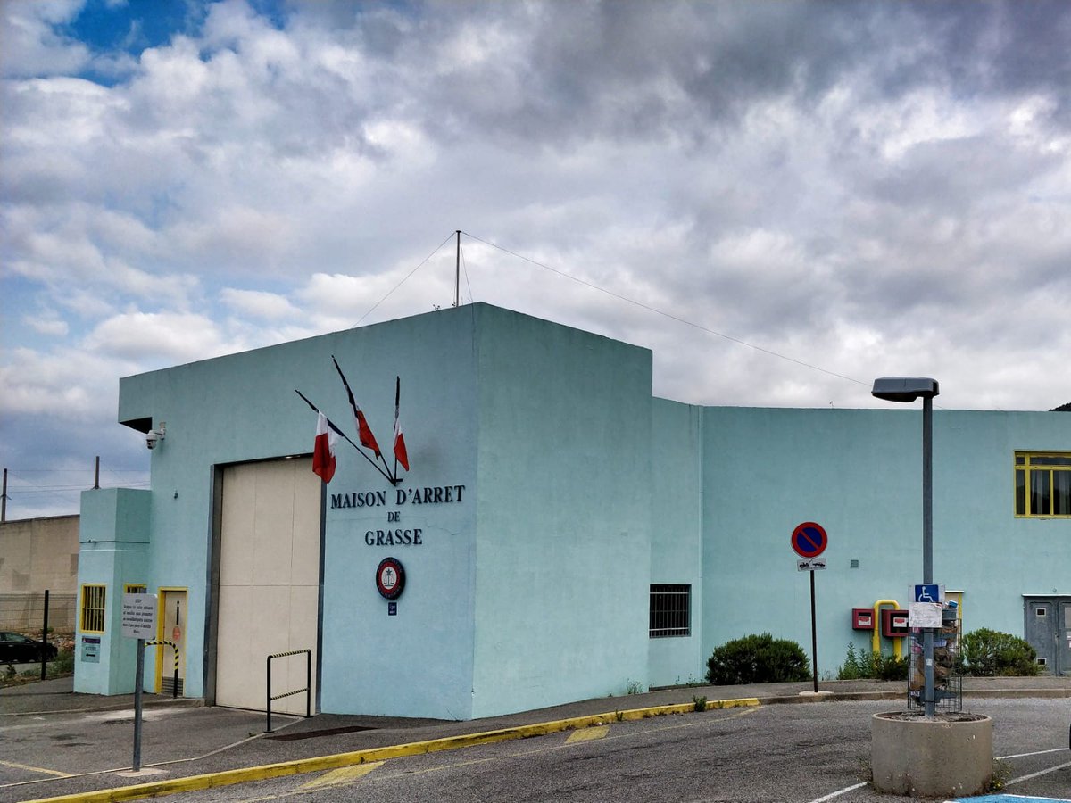 SyndFoJustice's tweet photo. ➡️ Prison de Grasse : Recadrer n'est pas Humilier ! 
https://t.co/NlemxC6cI9 https://t.co/7St6HVe5ci