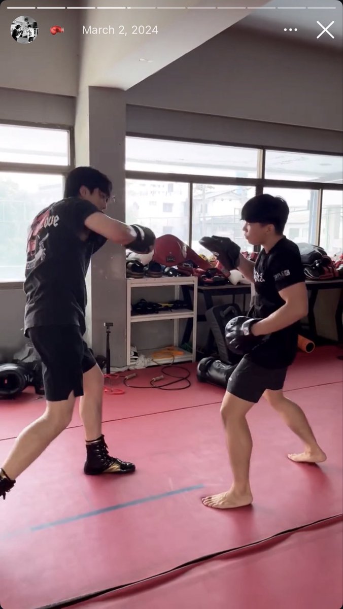 truth1298665's tweet photo. Guess who also loves boxing. Aukittipon really loves boxing, he even has an Instagram highlight dedicated to boxing. So who does Orm usually do boxing with?

#auorm #Ormkornnaphat‌ #aukittipon https://t.co/9TMixmKd7l