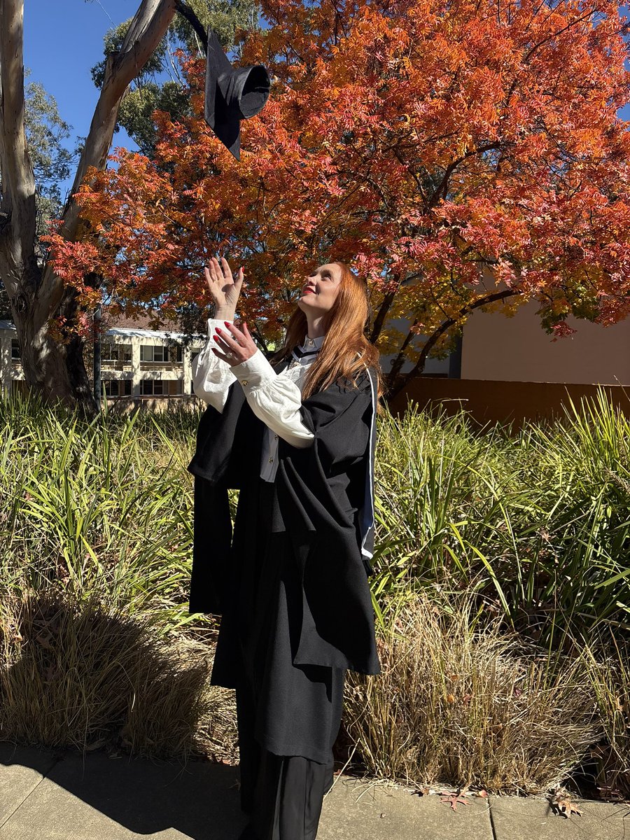 h_puff's tweet photo. Master of Applied Linguistics 🎓🤍#UNEgraduation @UniNewEngland https://t.co/5vJO61m4DH