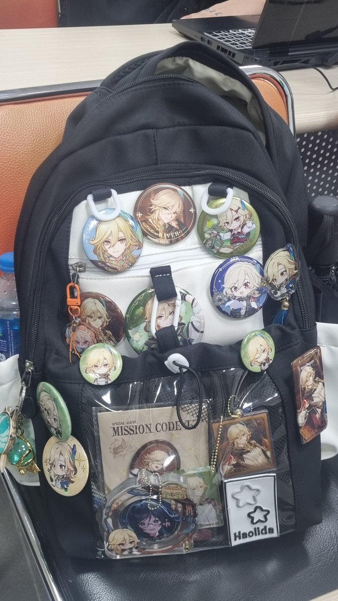 lostdemon618's tweet photo. My school bag (I'm a university student)
#GenshinImpact #Kaveh #yumeship #GenshinOC #Cipher #kavehcipher https://t.co/KDlkkRFBv6
