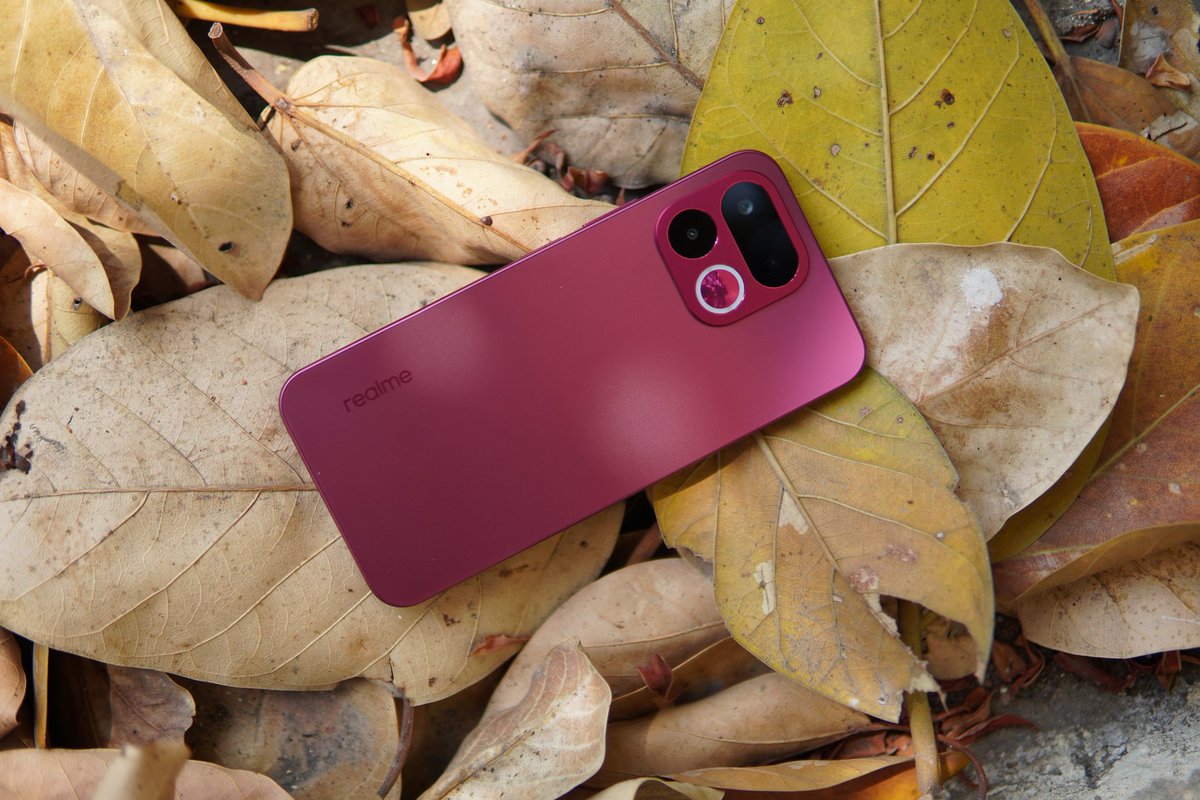 almightytech12's tweet photo. Realme 16T 5G premium matte finish with a bold camera design.
@realmeIndia
@realmecareIN
#realme16t5g https://t.co/OuPbkfSnjq