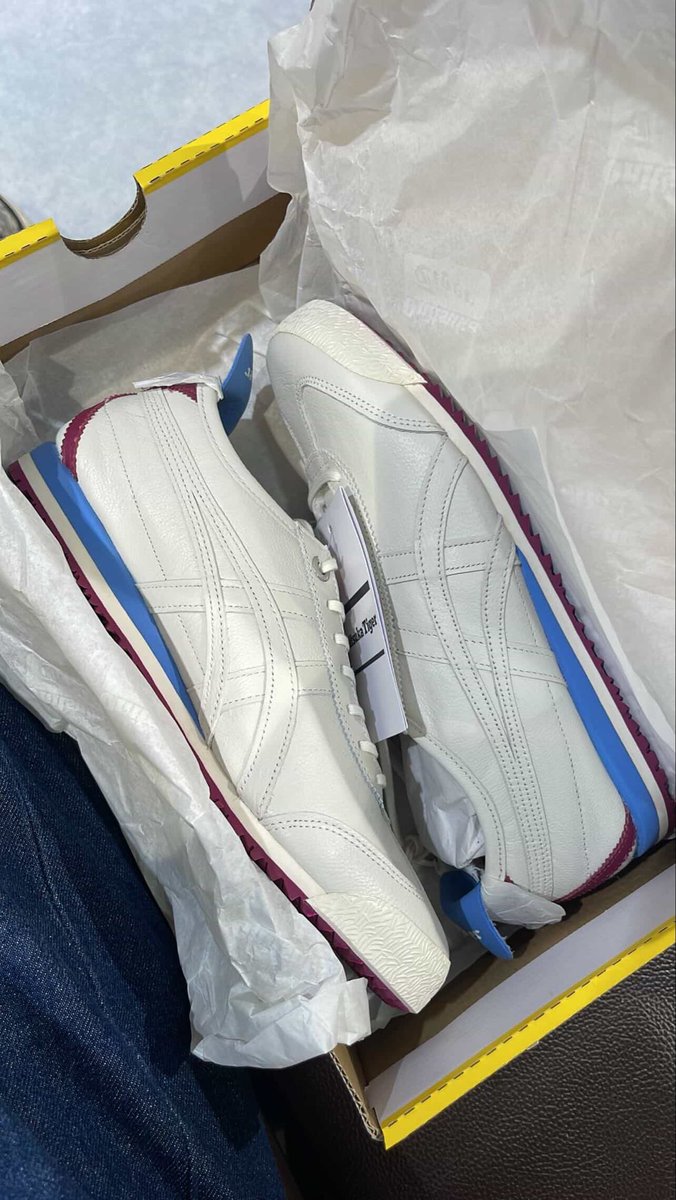 chillingurls's tweet photo. SIANGGGG TEMEN MURAH MURAAAHH

Aku dateng mau update harga sepatu Onitsuka yang SALE nih🤩

check it outttt yang punya wishlist👇🏻💃🏻 https://t.co/oCD9RYISt2