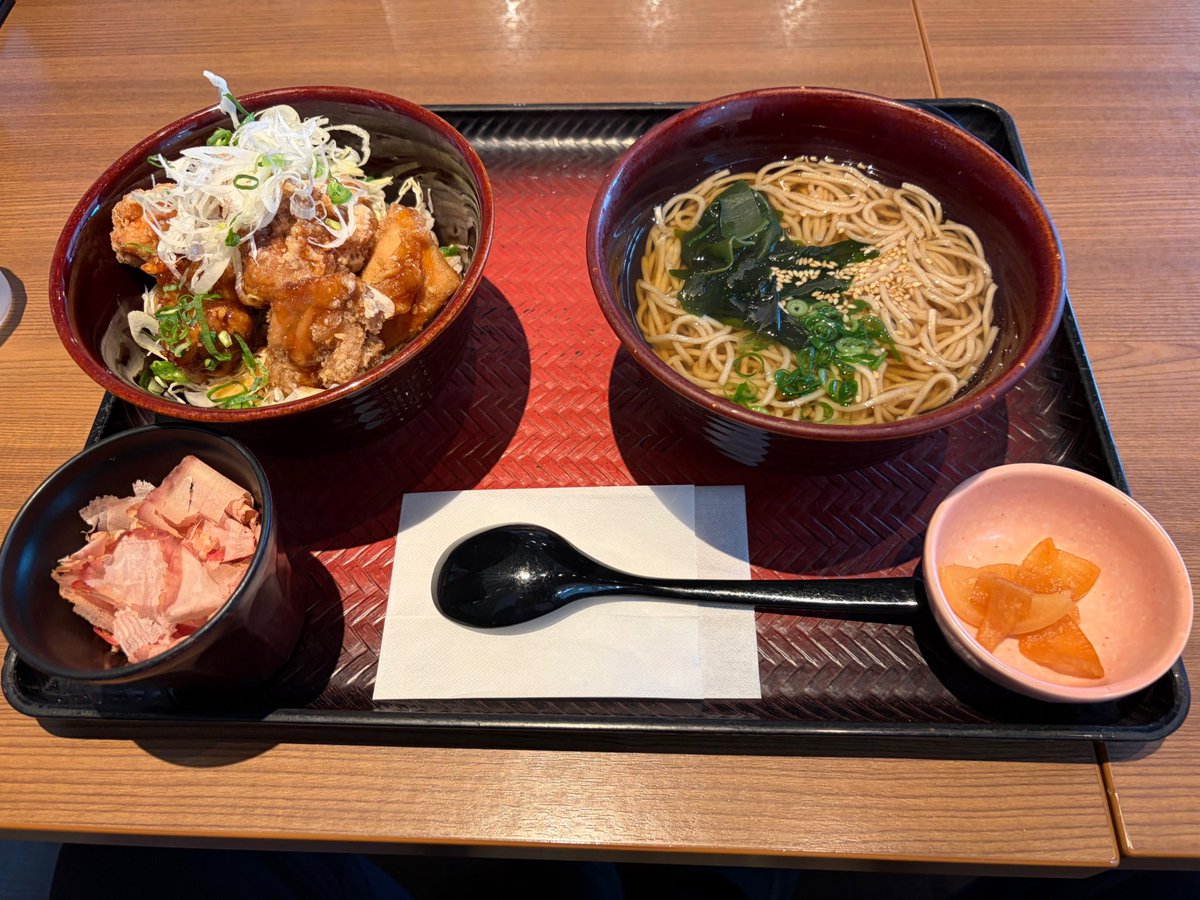 kdkgori's tweet photo. 今日の昼飯は久々に大戸屋
#昼飯
#ランチ
#そば
#蕎麦 https://t.co/Tid56qJWZW