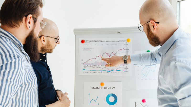 Hexagoneidiomas's tweet photo. ☑Inglés para #finanzas: reporting, reuniones con stakeholders y vocabulario clave
👉Compartimos una guía práctica para equipos de finanzas que necesitan mejorar su desempeño en #inglés 
☑https://t.co/0crZOfFtwg https://t.co/wwFSx21ciy
