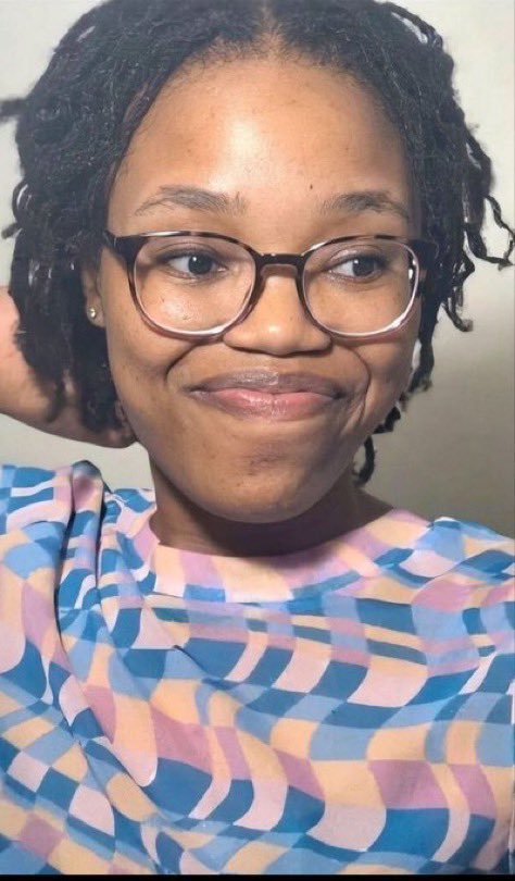 ShweleNgelosi's tweet photo. Fellow South Africans our sister is still missing. Keep posting, keep re-tweeting until she is found. https://t.co/E2h5X638fu