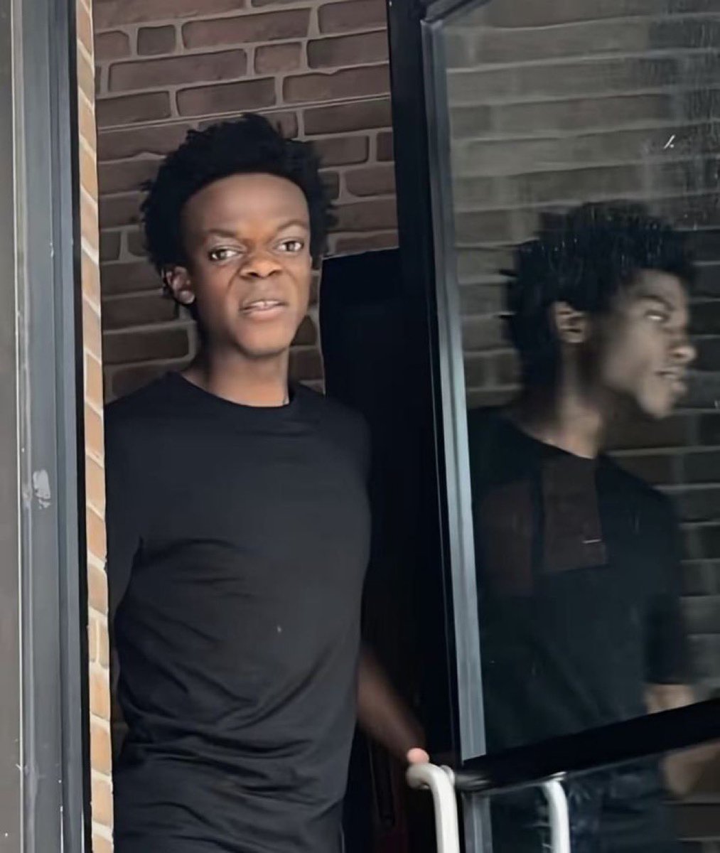 how it feels like looking at yourself on camera vs mirror https://t.co/XMd8UwXY7H