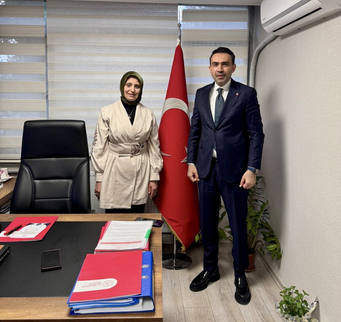 AdemAldemir33's tweet photo. Milli Eğitim Bakanlığı Özel Eğitim ve Rehberlik Hizmetleri Genel Müdür Yardımcılığı görevine atanan Sayın Fazilet Durmuş’u ziyaret ederek hayırlı olsun dileklerimizi ilettik.

Nazik ev sahipliği için kendilerine teşekkür ediyor, yeni görevinde başarılar diliyoruz. https://t.co/whQKnc1sdt